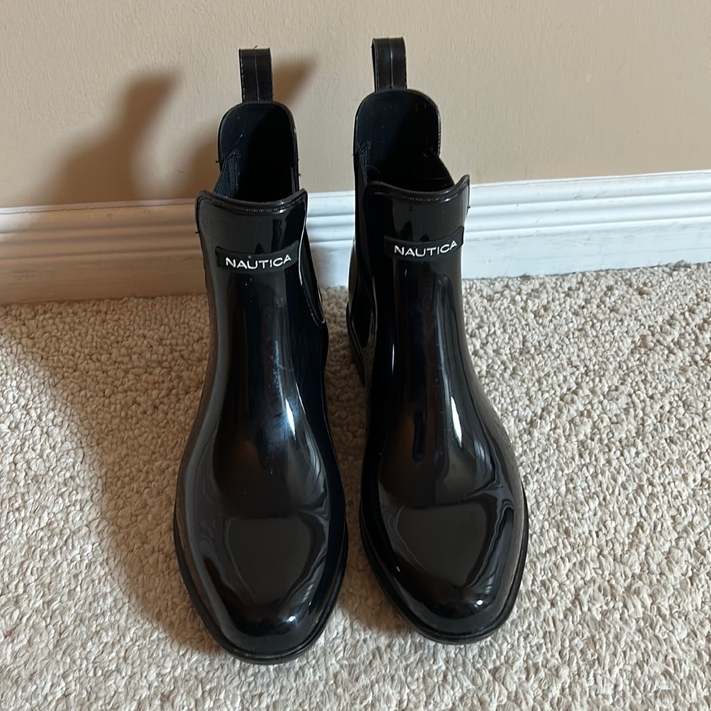 Women’s ankle rain boots